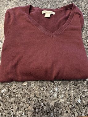 Amazon Essentials Women V-Neck Sweater in Dark Burgundy/Wine